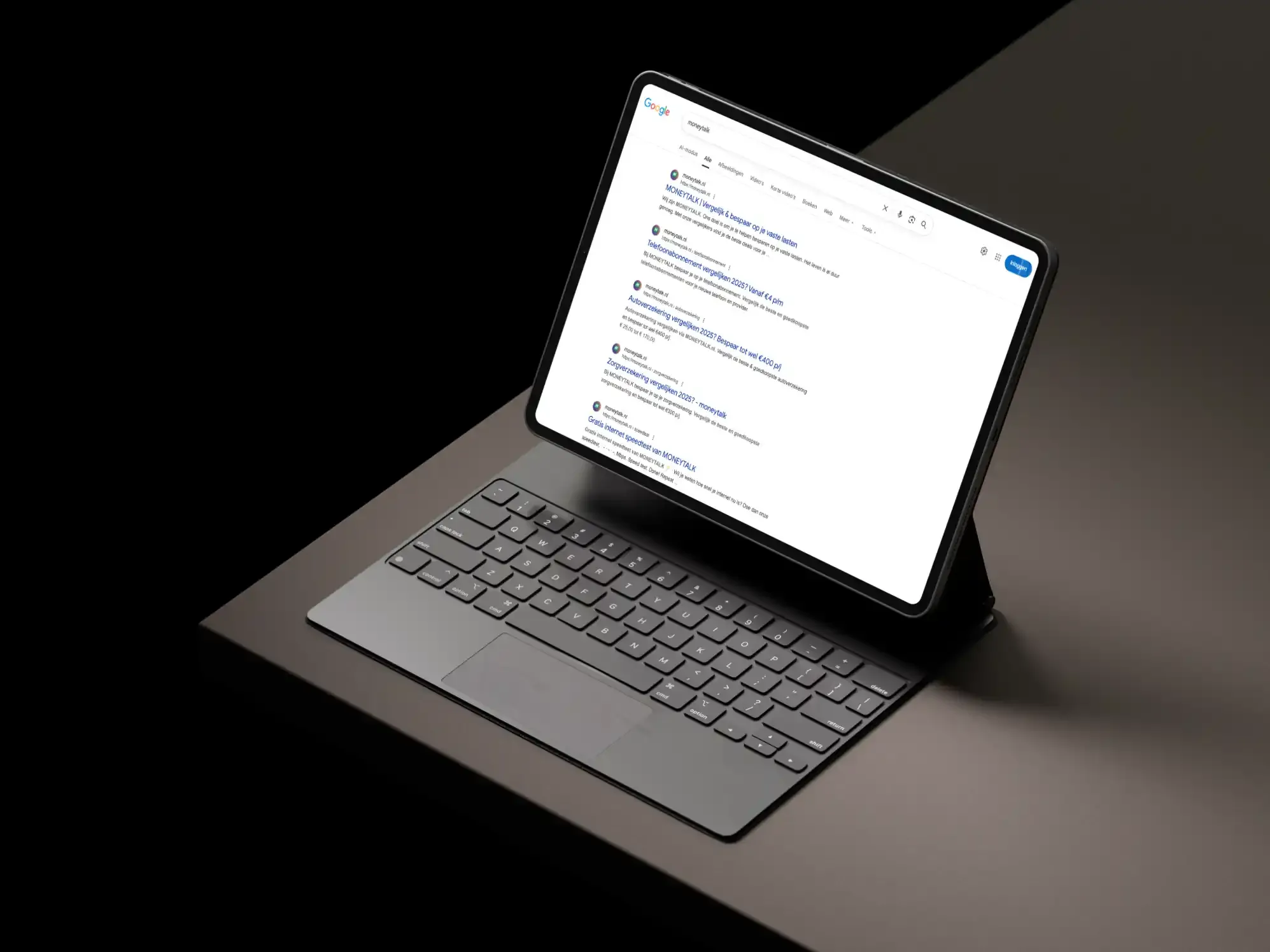 Zoekresultaten in Google voor Moneytalk, op een tablet